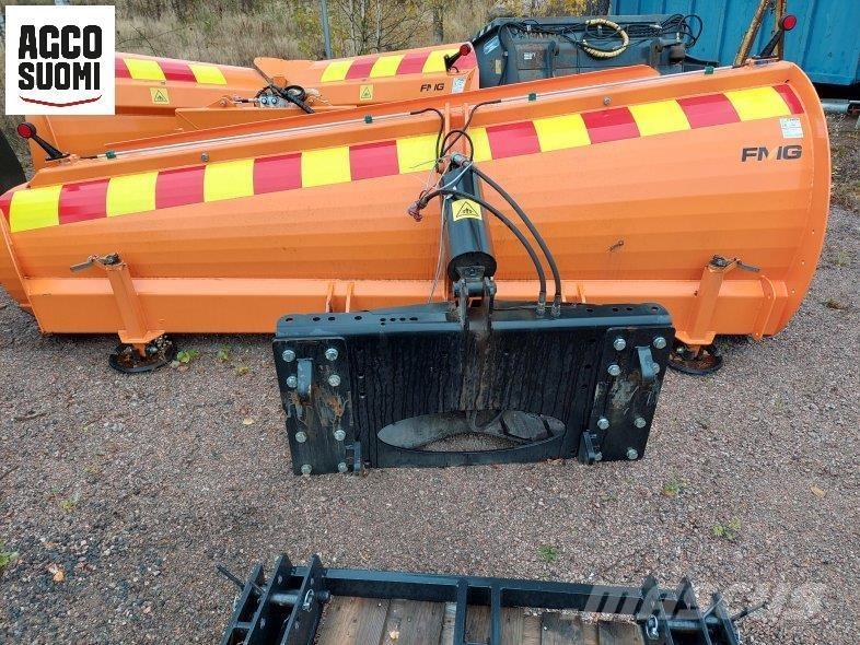 FMG ALUEAURA AA330 حراثات ونصول الجليد