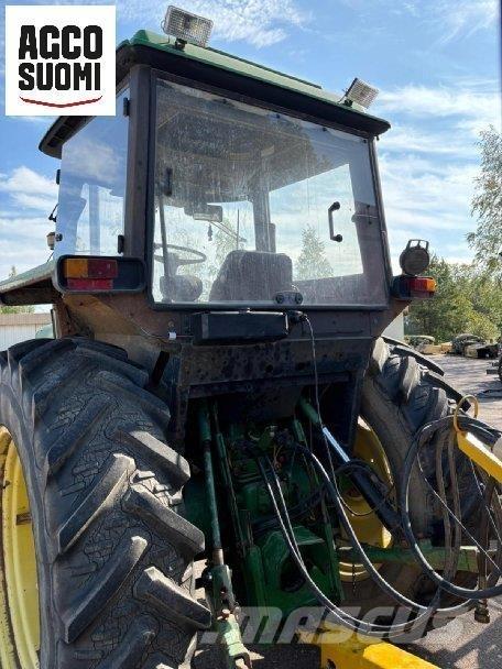 John Deere 3040 الجرارات