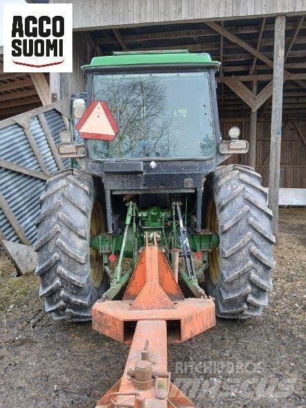 John Deere 3040 SG الجرارات