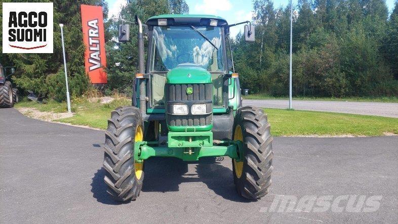John Deere 6220 SE الجرارات