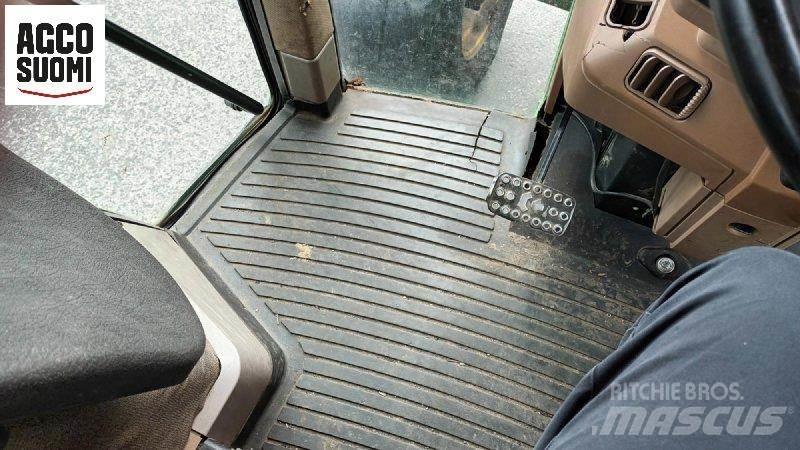 John Deere 6600 الجرارات