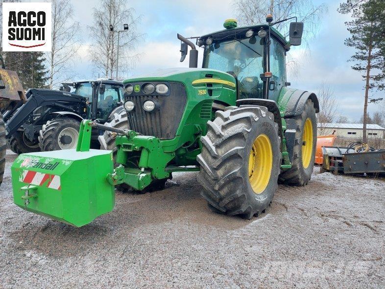 John Deere 7930 الجرارات