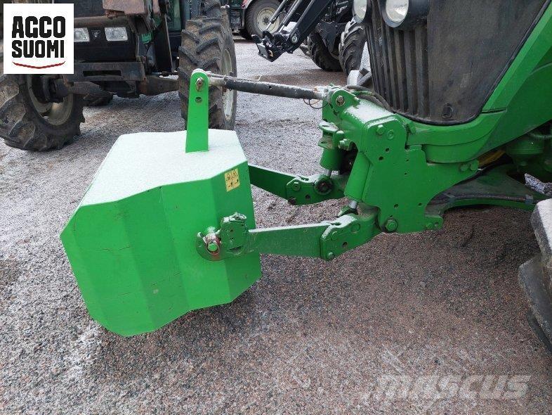 John Deere 7930 الجرارات