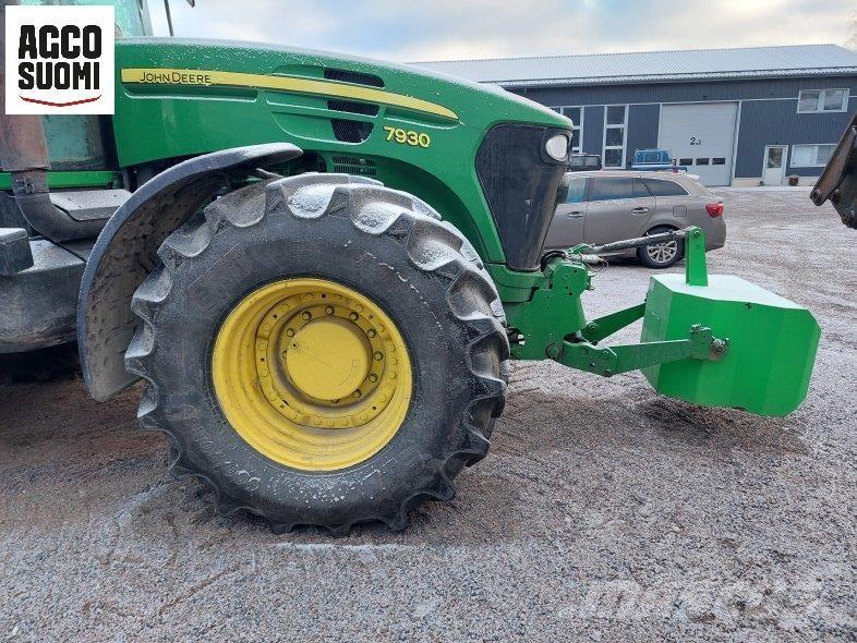 John Deere 7930 الجرارات