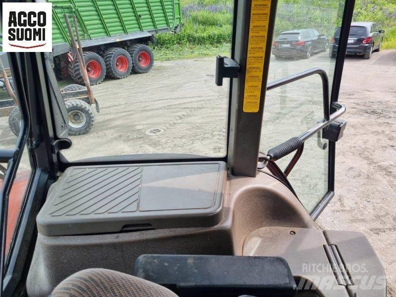New Holland M100 الجرارات