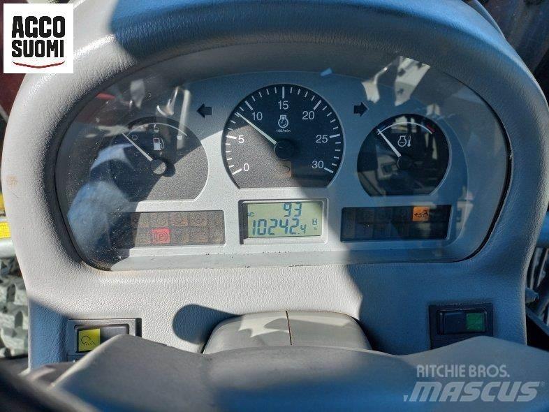 Valtra 6850 H الجرارات
