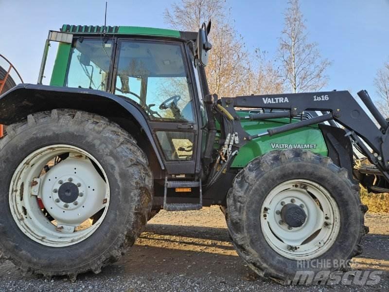 Valtra 6850 HITECH الجرارات