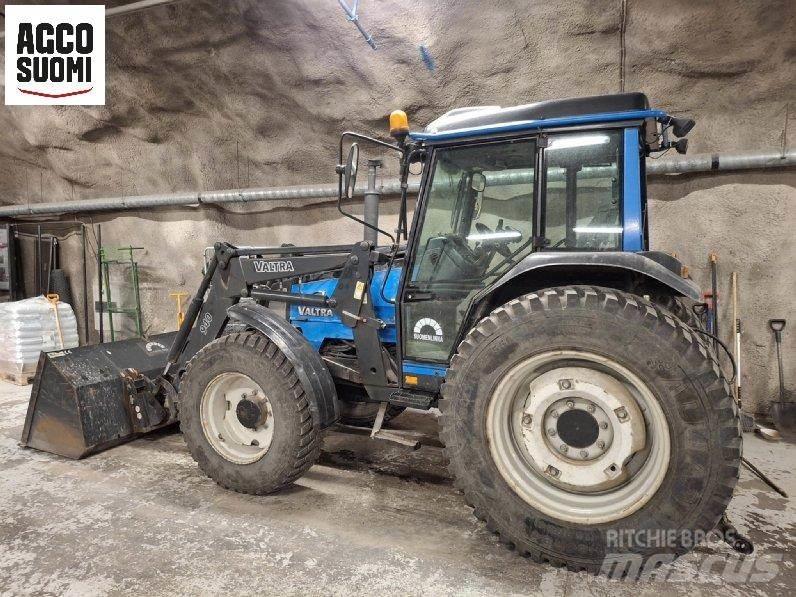 Valtra 700 الجرارات