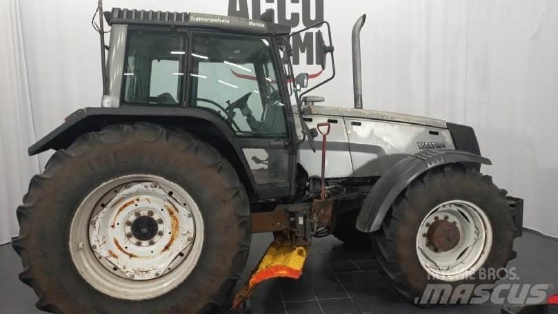 Valtra 8400 الجرارات