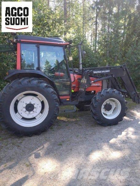 Valtra 900 الجرارات