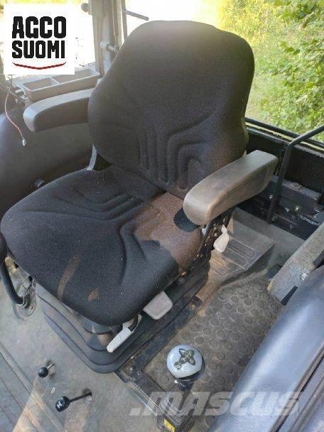 Valtra 900 الجرارات