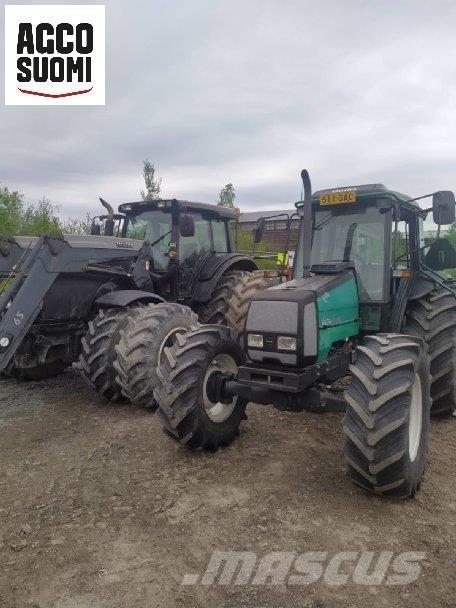 Valtra 900 الجرارات