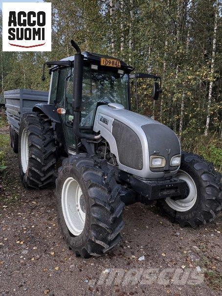 Valtra A82 الجرارات