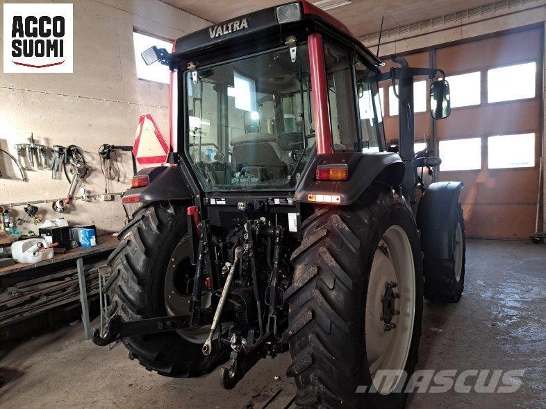 Valtra A92 الجرارات