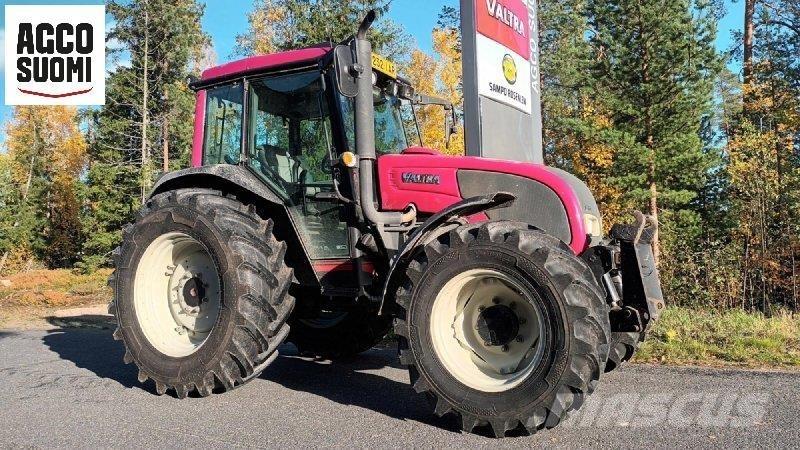 Valtra A92 الجرارات