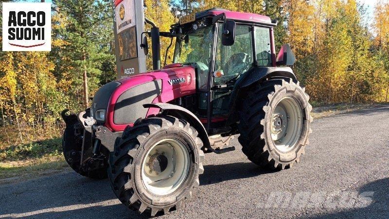 Valtra A92 الجرارات