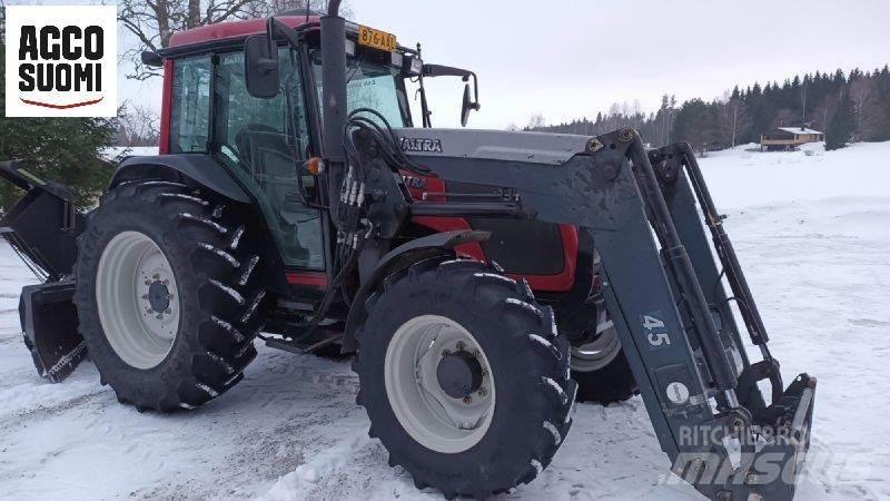 Valtra A92 الجرارات