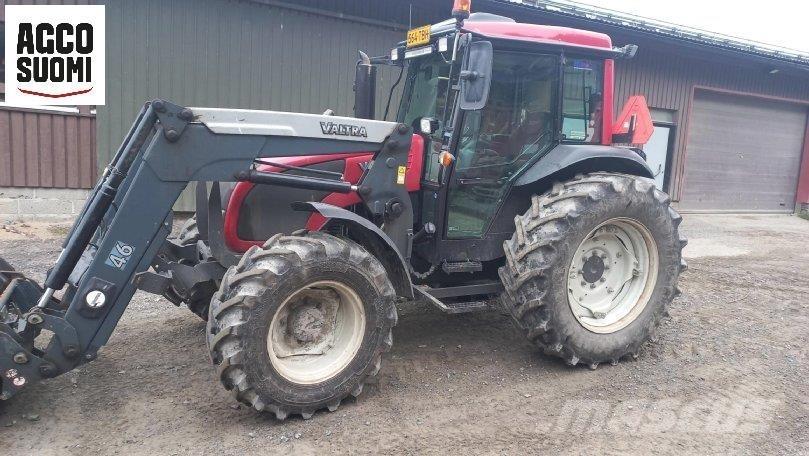 Valtra A93 الجرارات