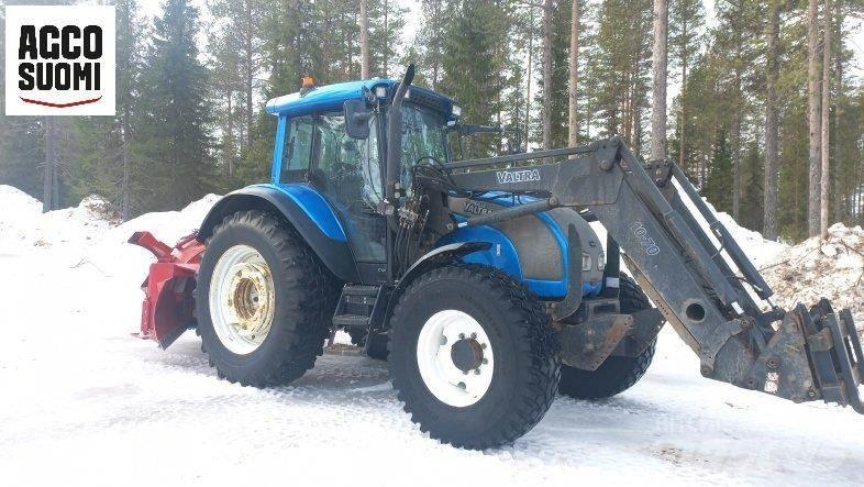 Valtra C120 الجرارات