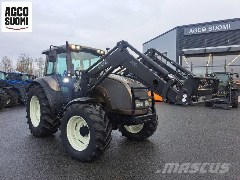 Valtra M120 الجرارات