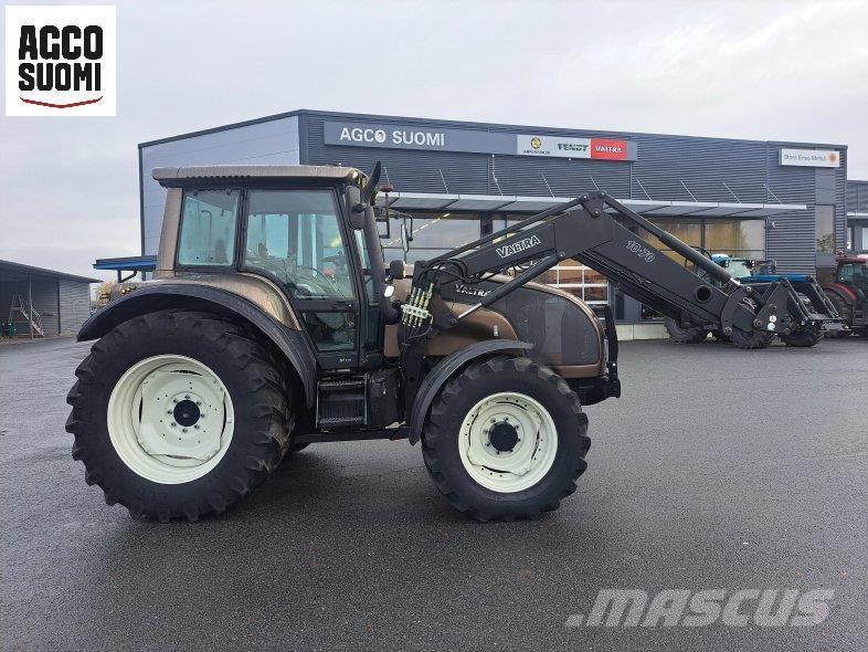 Valtra M120 الجرارات
