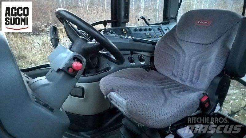 Valtra M130 الجرارات