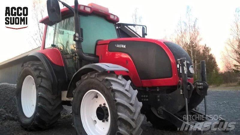 Valtra M130 الجرارات