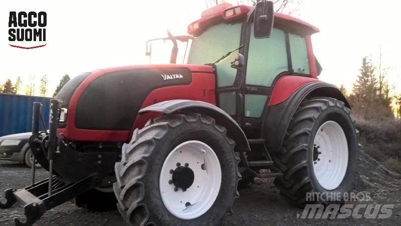 Valtra M130 الجرارات