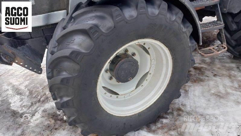 Valtra M150 الجرارات