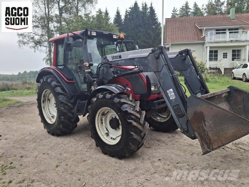 Valtra N111 45 الجرارات