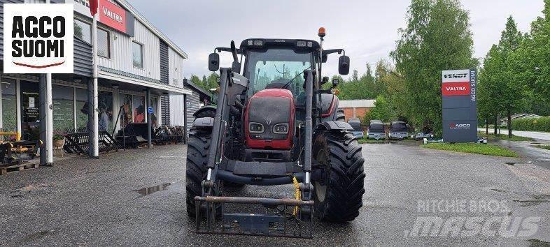 Valtra N111 HITECH الجرارات