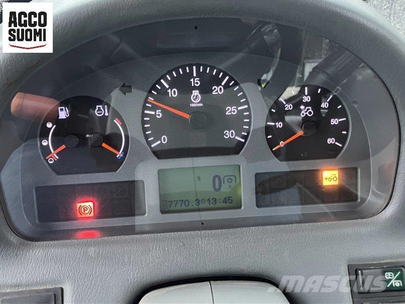 Valtra N121A الجرارات