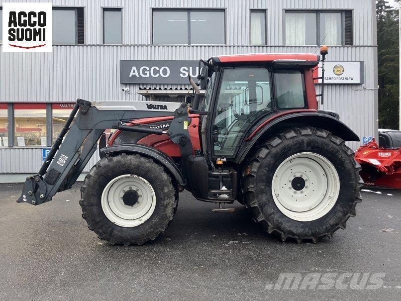 Valtra N121A الجرارات