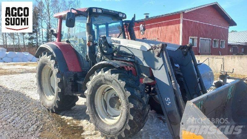 Valtra N122D الجرارات