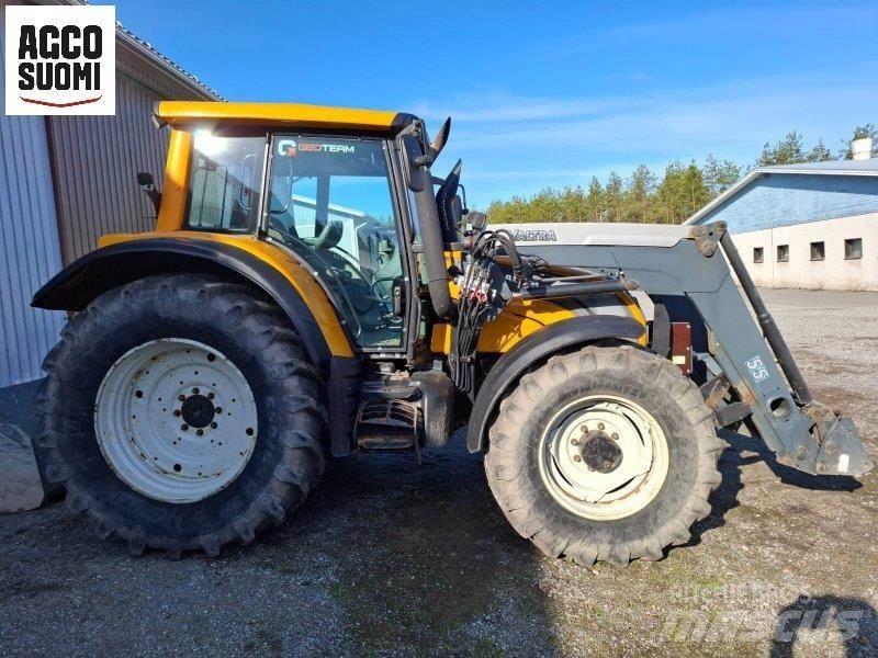 Valtra N122D الجرارات