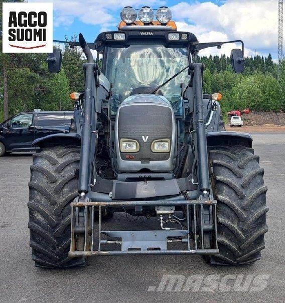 Valtra N141 A الجرارات