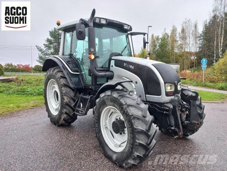 Valtra N141 A الجرارات
