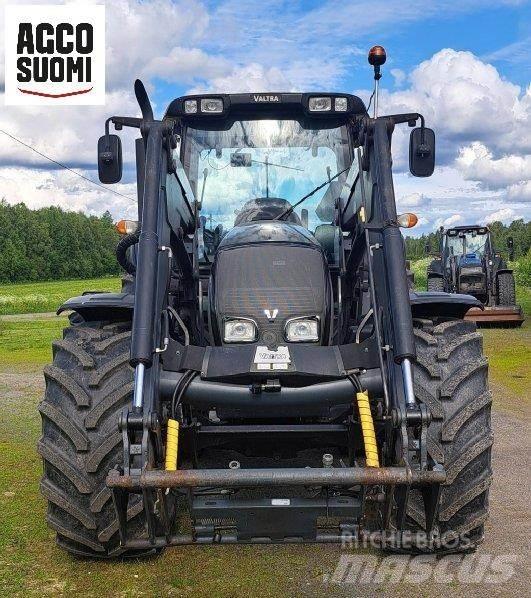 Valtra N141 H الجرارات