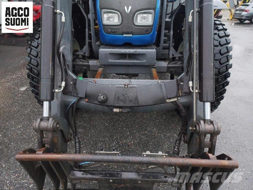 Valtra N141 H الجرارات