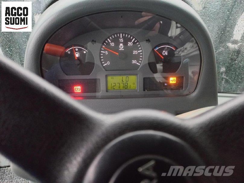 Valtra N141 H الجرارات