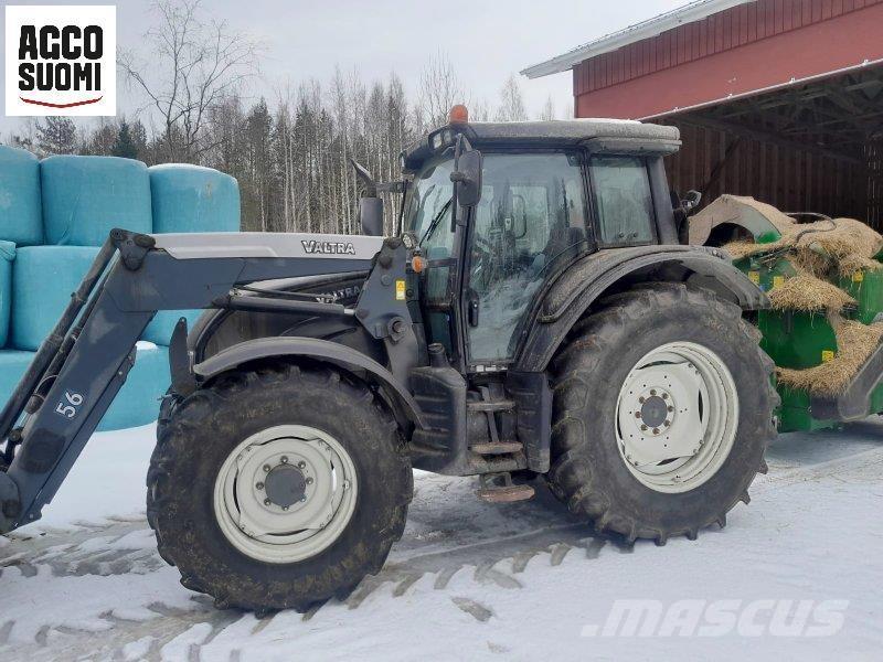 Valtra N141 H الجرارات