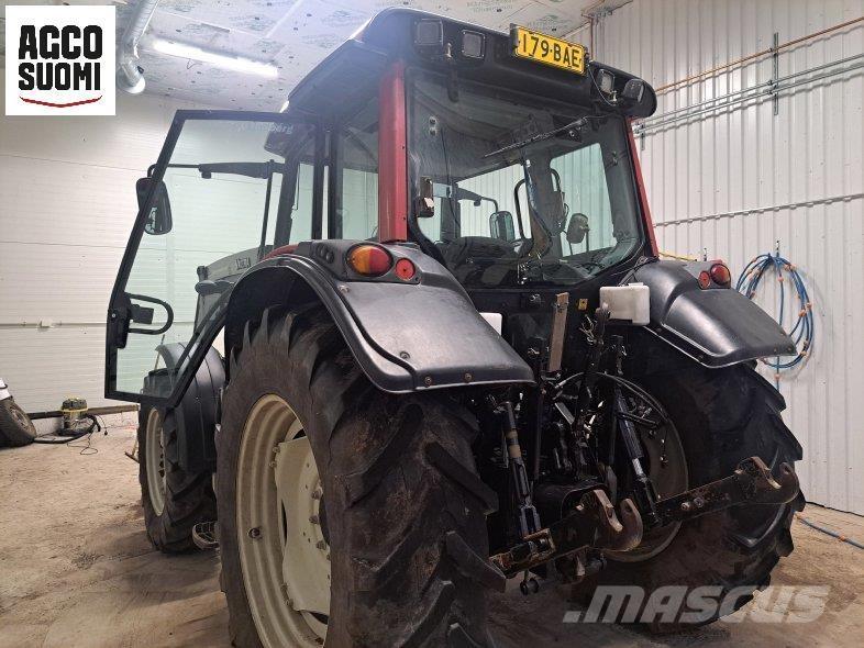 Valtra N141 HITECH الجرارات