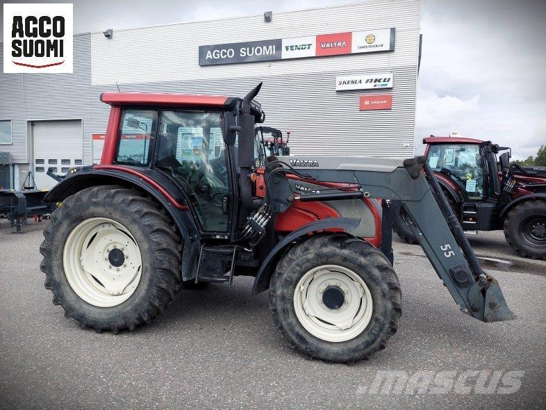 Valtra N141 HITECH الجرارات