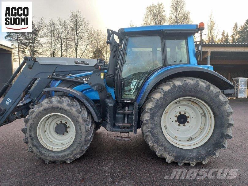 Valtra N142 VERSU الجرارات