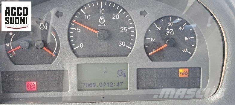 Valtra N143 V الجرارات