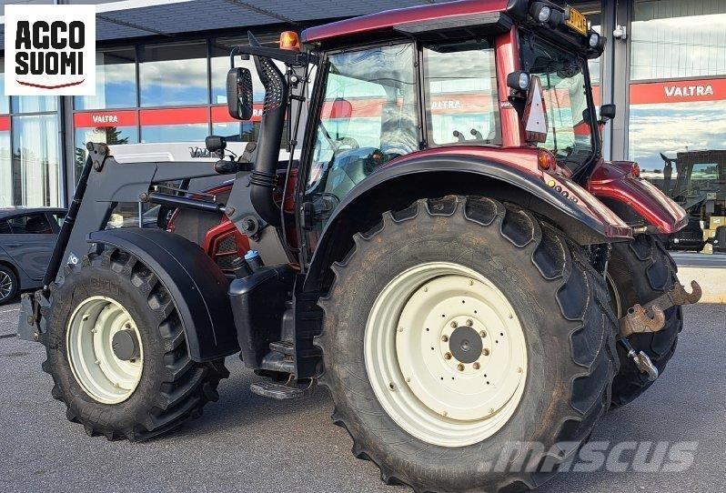 Valtra N143 V الجرارات
