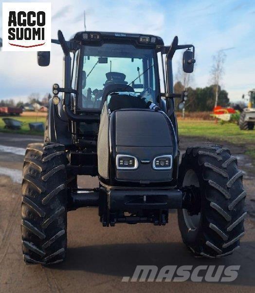 Valtra T140 الجرارات
