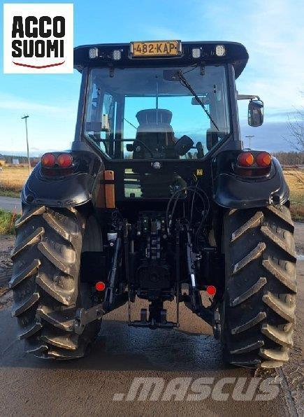 Valtra T140 الجرارات