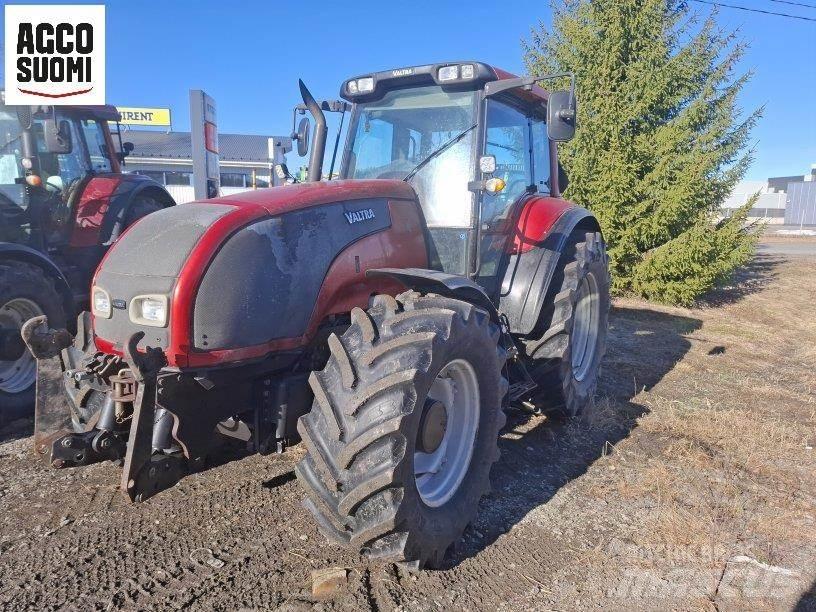 Valtra T150 الجرارات