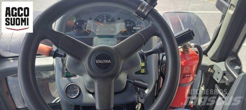 Valtra T151 A الجرارات